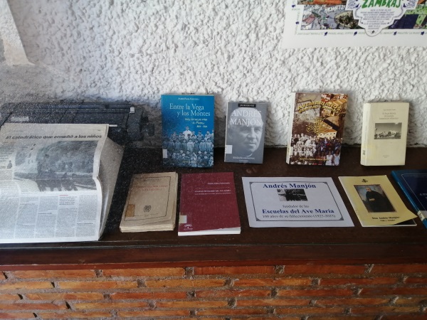 Exposici�n sobre Andr�s Manj�n y las Escuelas del ave Mar�a, con motivo de los 100 a�os de su fallecimiento 